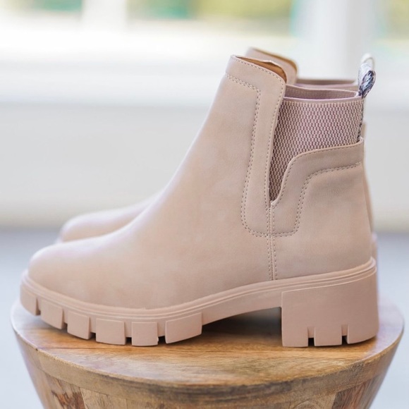 Rennet Booties - Picture 9 of 10